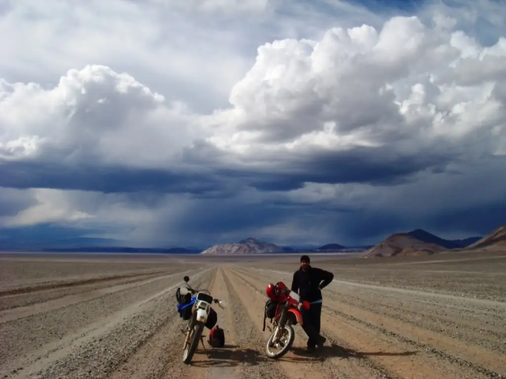Travesía en moto - Salar del Hombre Muerto