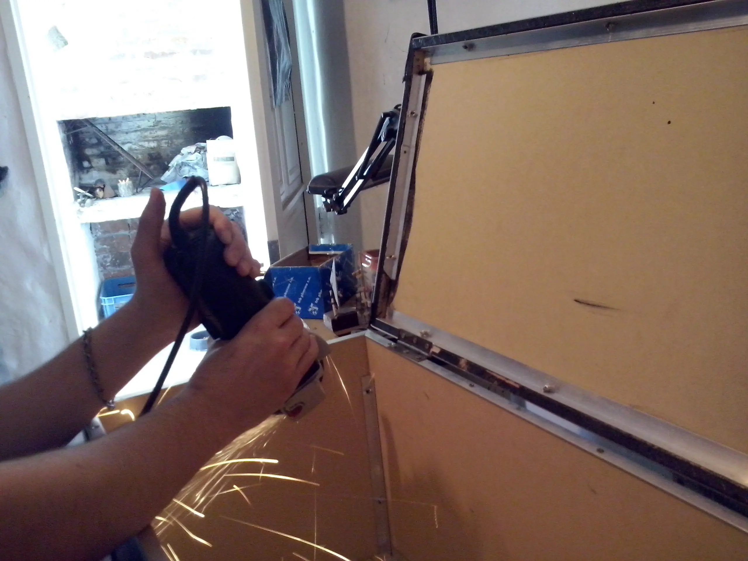 Construccion de anvil para cabezal de guitarra