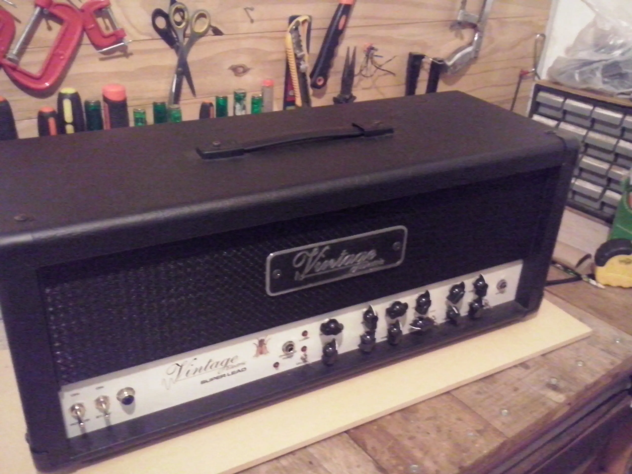 Construccion de anvil para cabezal de guitarra