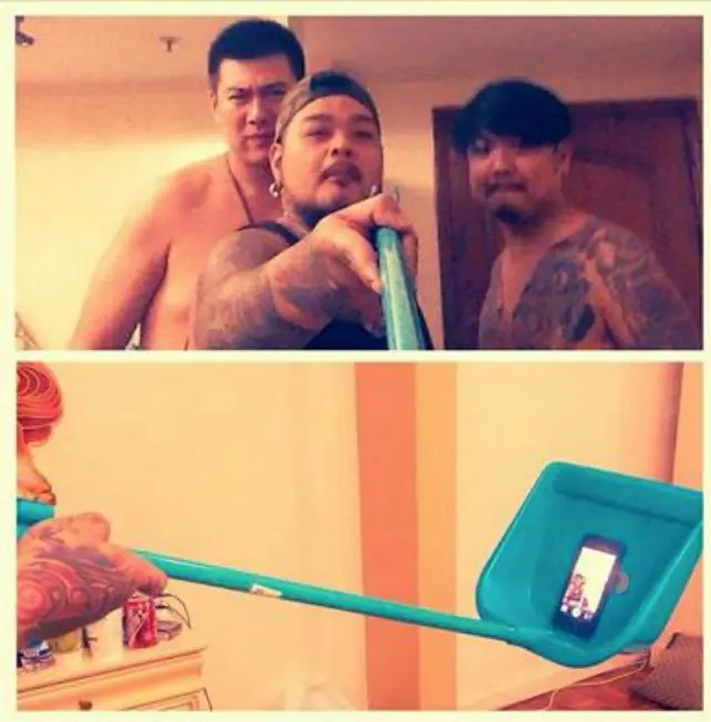 19 Personas obsesionadas con el “palo para selfies”
