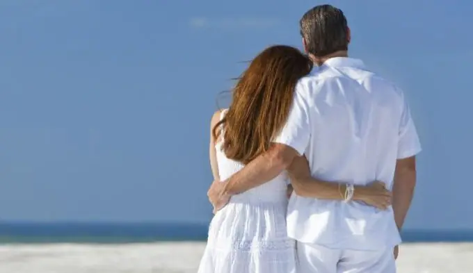 Se enamoró de su padre y perdió la virginidad con él