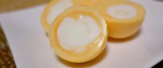 Como cocer huevos invirtiendo la clara y la yema