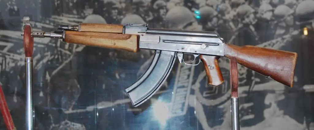 21 curiosidades acerca del fusil AK-47 y su creador