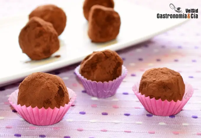 Trufas de chocolate, caramelo y cacahuete