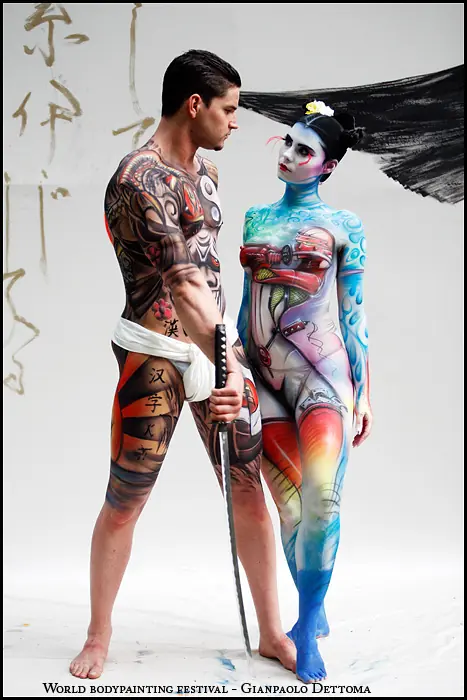 esto si es Body art (con chicas)