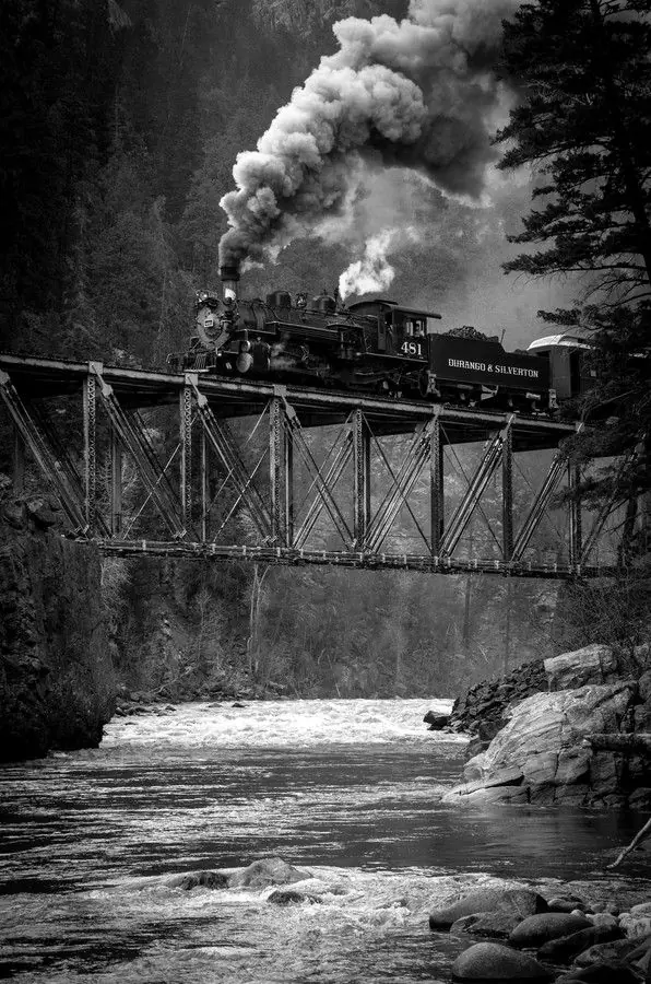 Trenes, historia, desaciertos y belleza