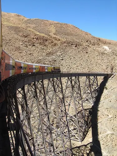 Trenes, historia, desaciertos y belleza
