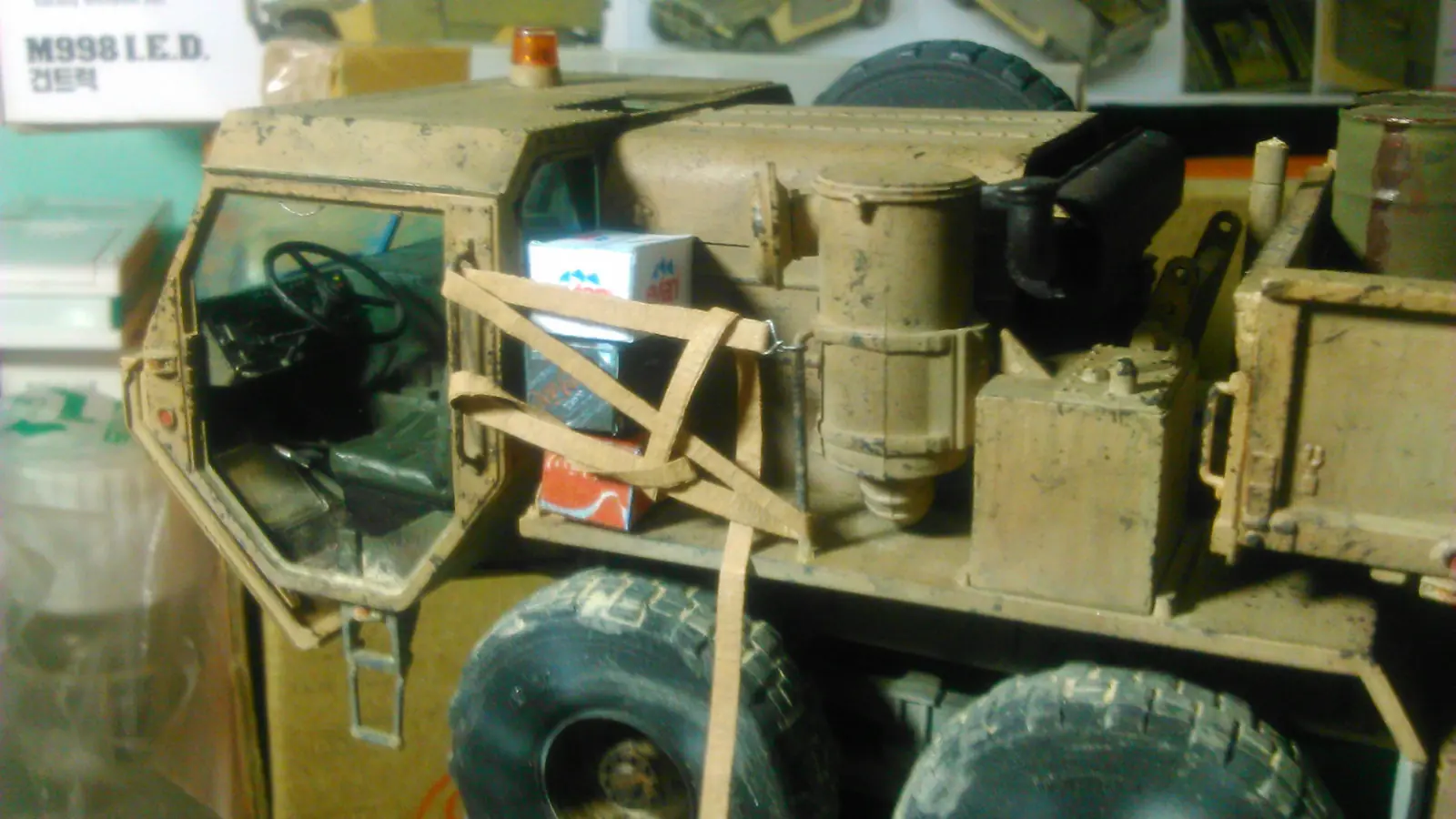 Reabasteciendo: Diorama U.S. Army en Iraq.