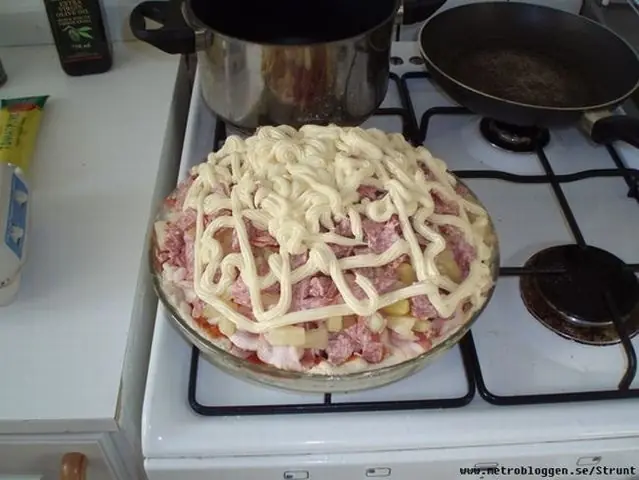 mega pizza