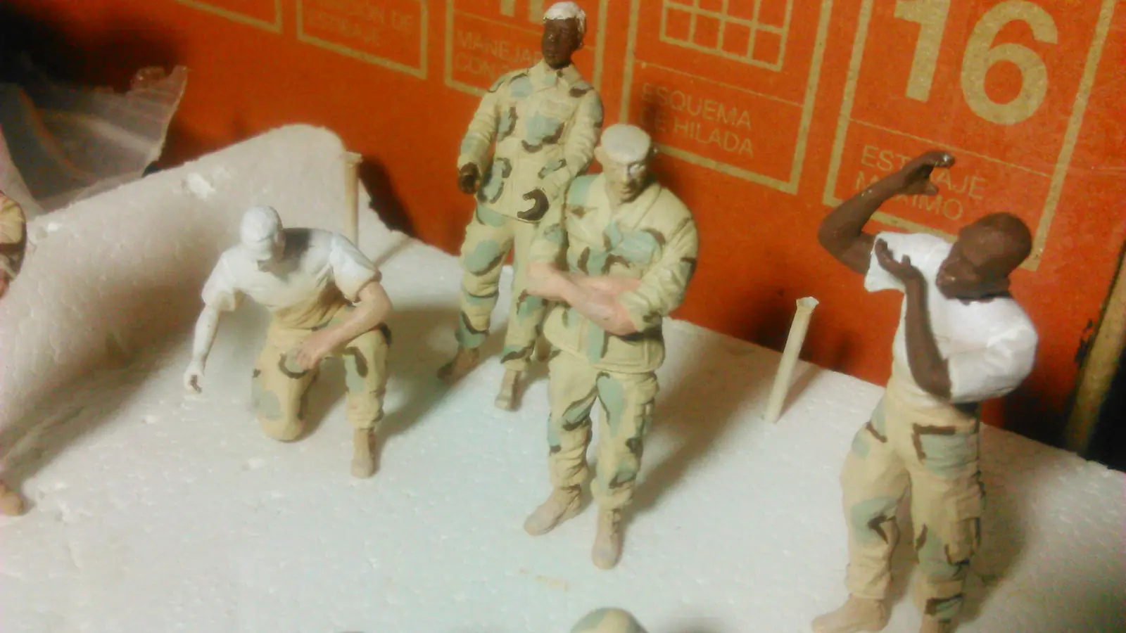 Reabasteciendo: Diorama U.S. Army en Iraq.