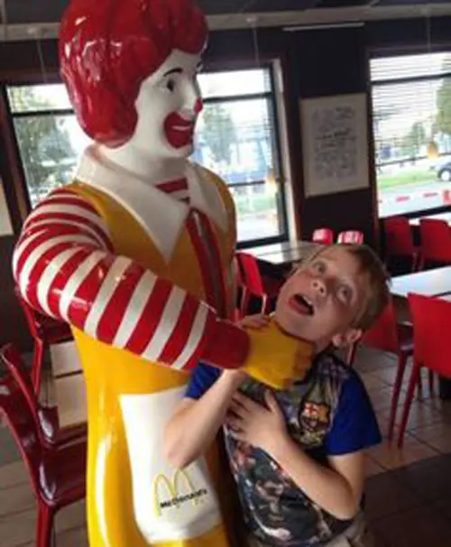 18 Personas que no se pueden contener a "Molestar"a Ronald