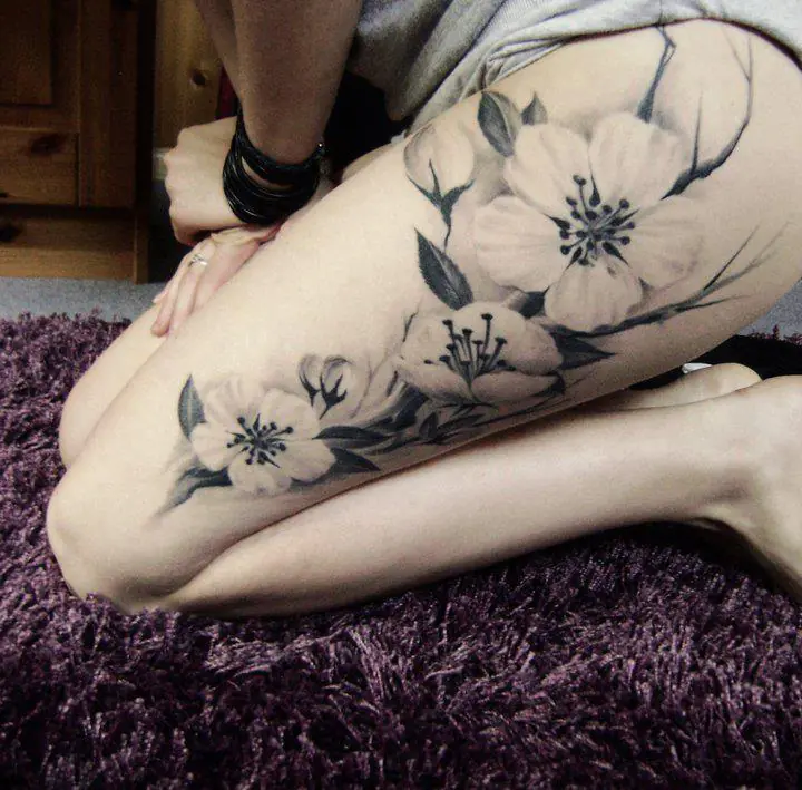 Piernas Tatuadas (Apto)