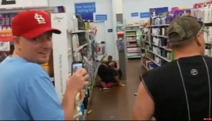 Pelea de dos mujeres en un supermercado