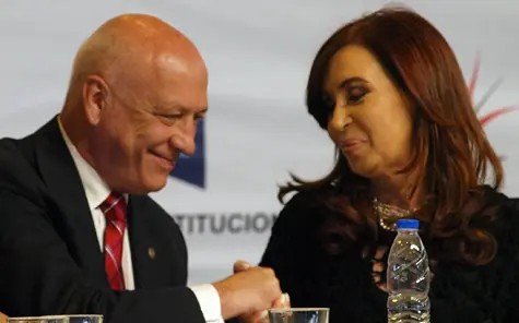 El gobernador de Santa Fe golpeo a un periodista(Megapost)
