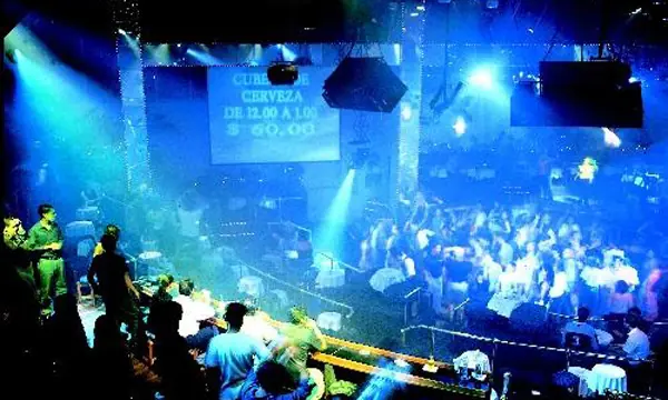 Te enseño a chamuyar en el boliche/discoteca.