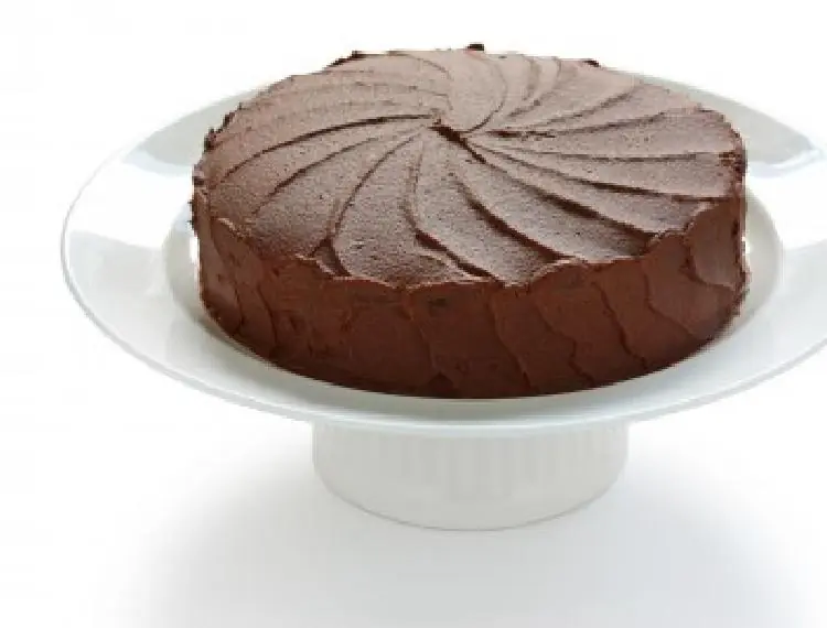 torta selva negra rellena de crema de chocolate