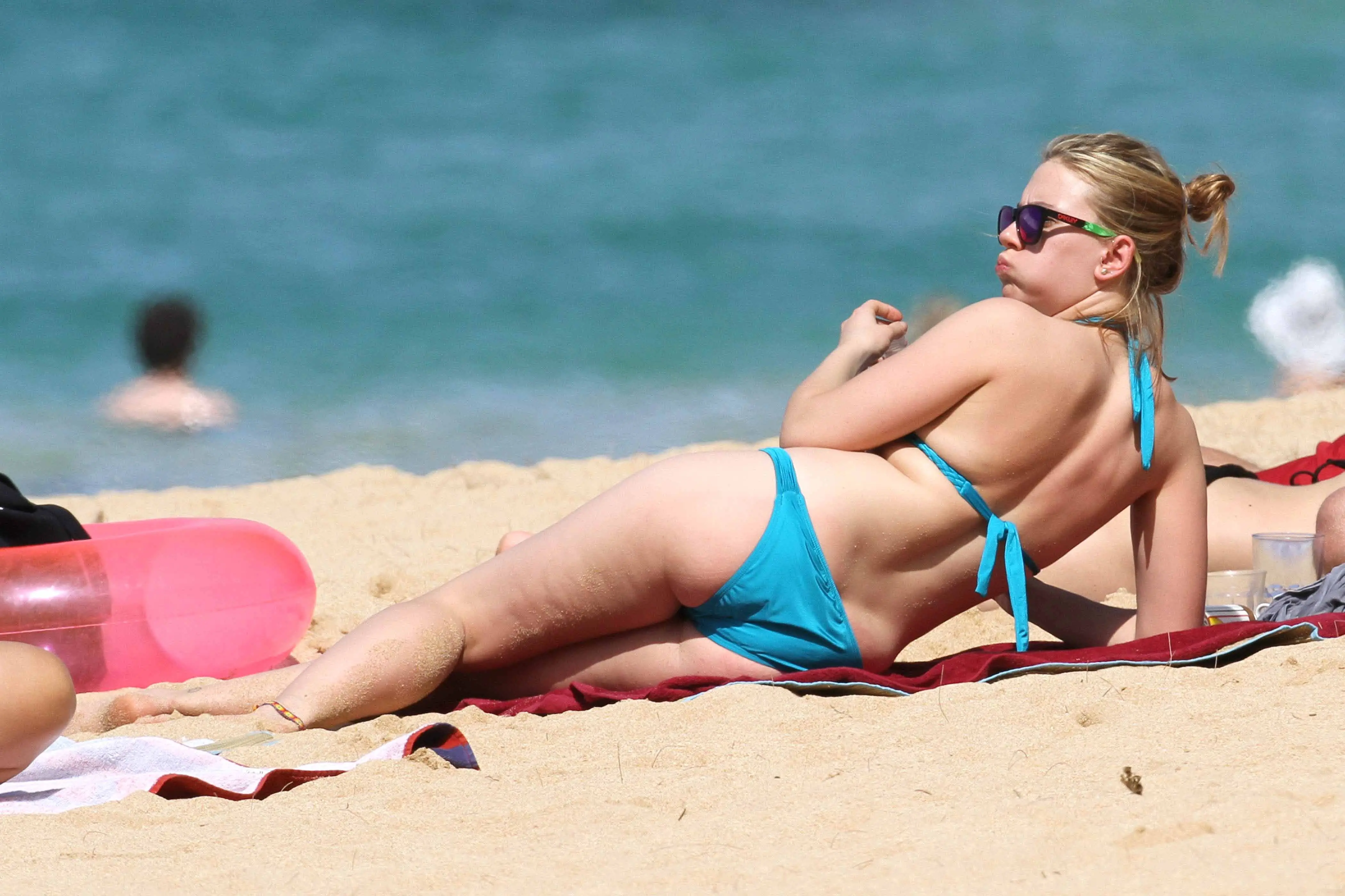 Scarlett Johansson + yapa