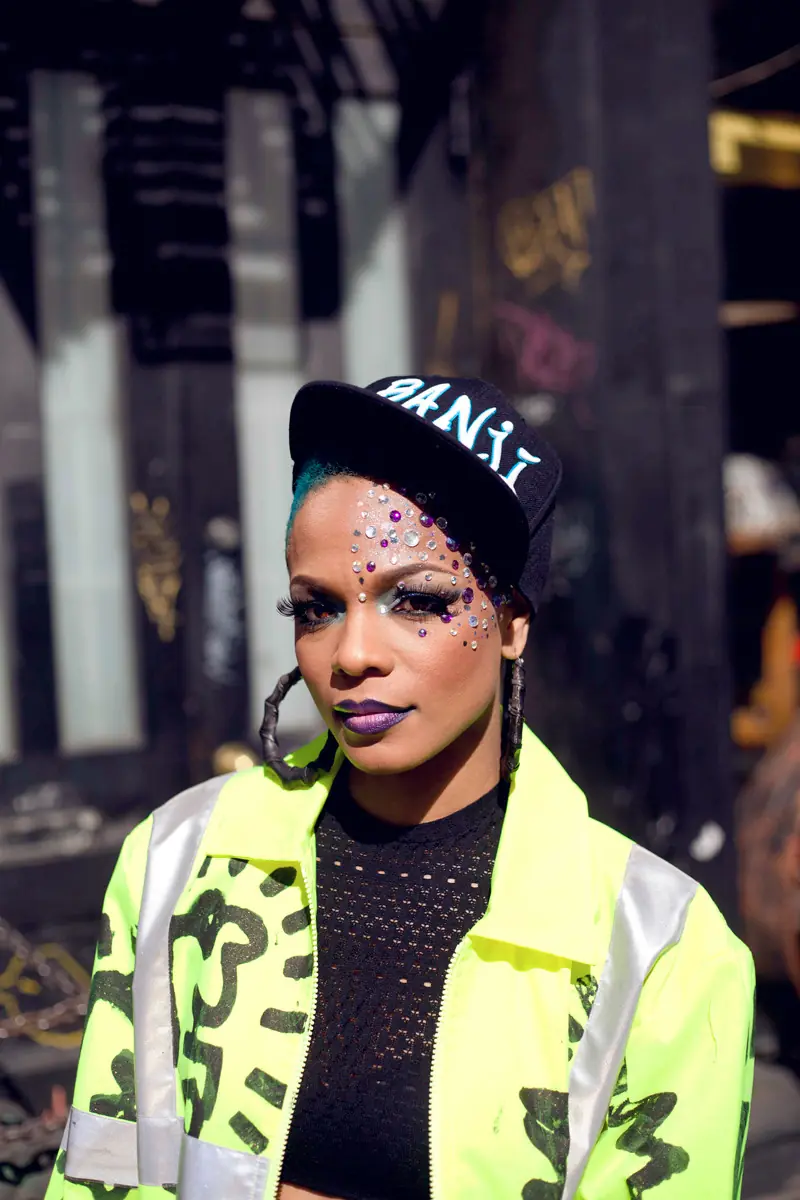 Te presento a Sharaya J