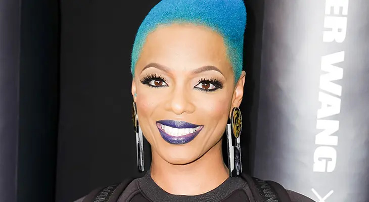 Te presento a Sharaya J