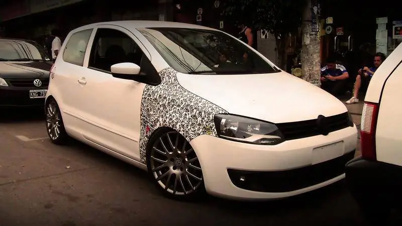 Autos al piso. (1)