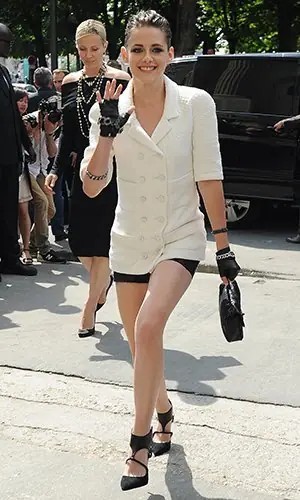 Kristen Stewart : Saca Partido De Sus Piernas