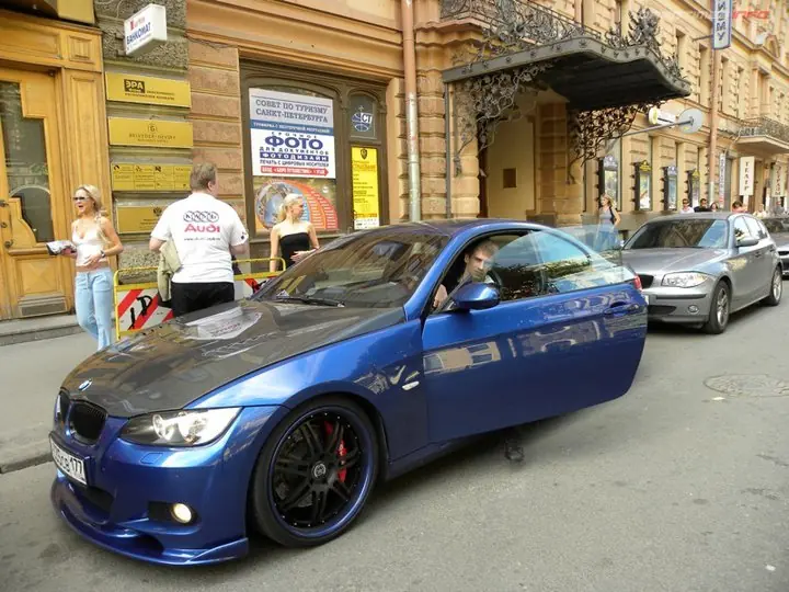 Autos al piso. (2)