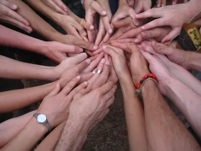 Que el fútbol nos una, que no nos separe!