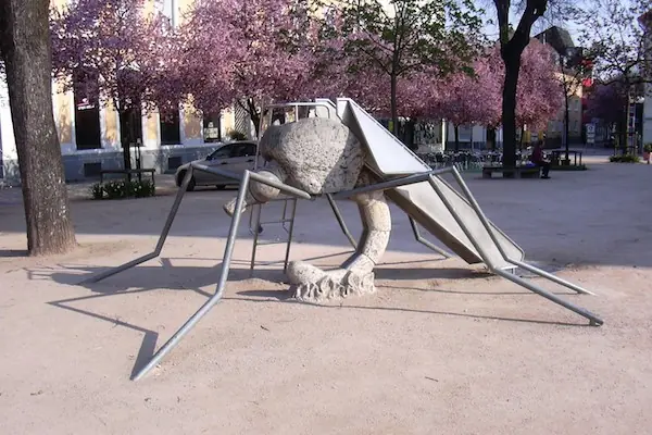 22 Parques infantiles con estructuras inapropiadas