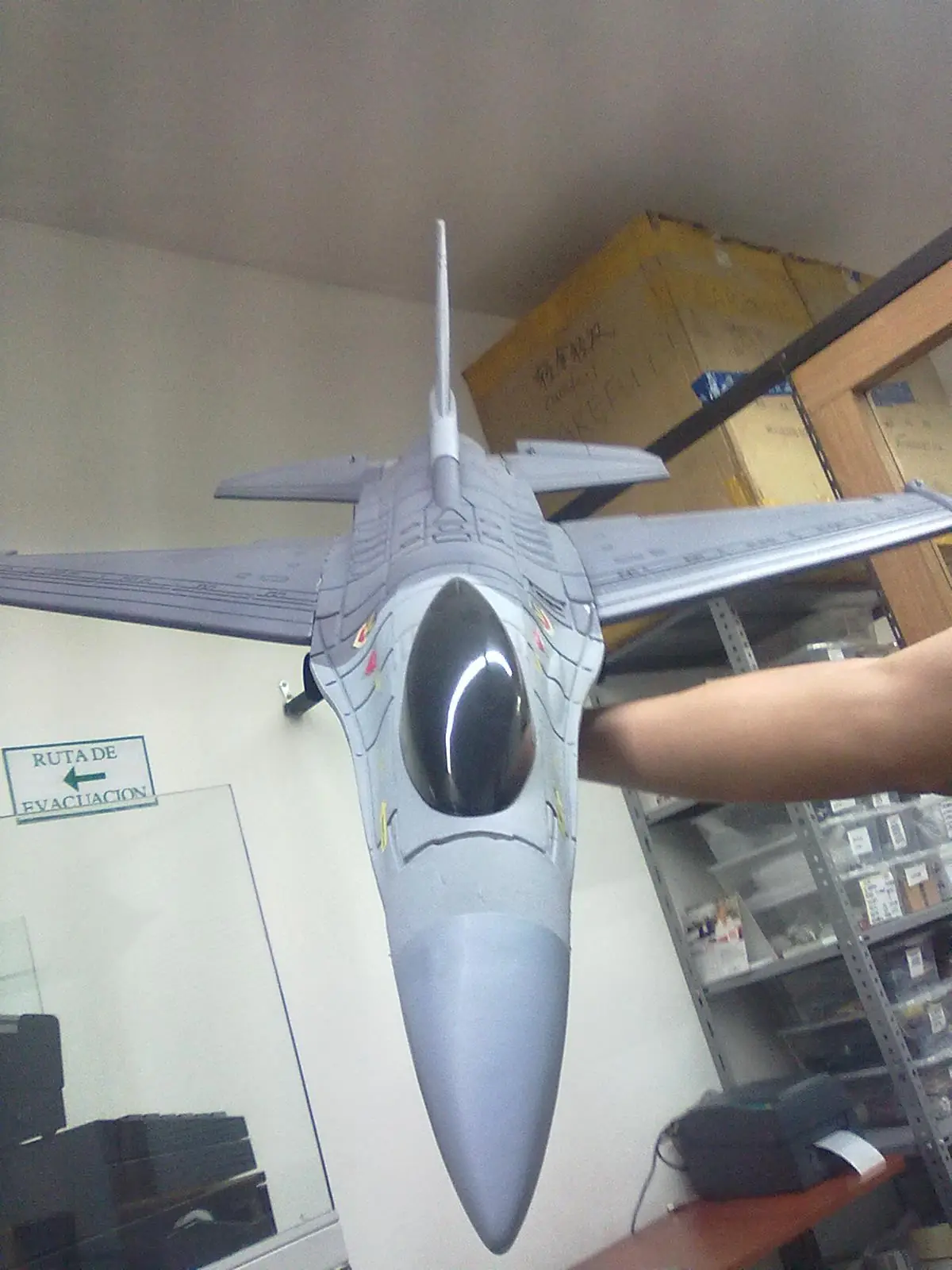 Hice un avión en la universidad y te lo muestro.