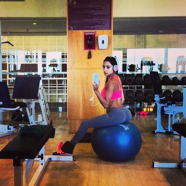 Jen Selter vs. Magui Bravi