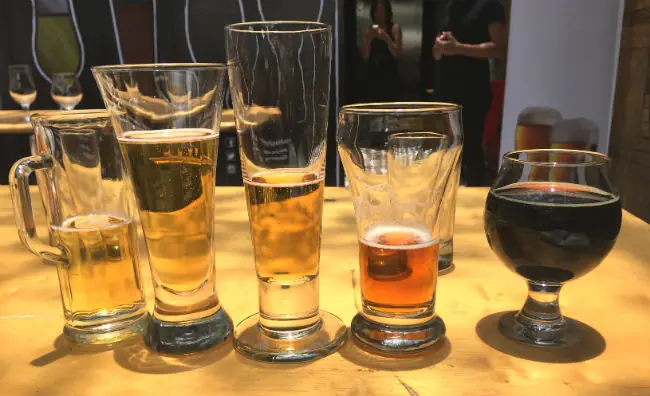 El porqué la cerveza debe beberse en vaso