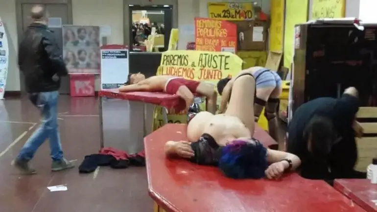 Feministas de la UBA, defienden la exposición sexual