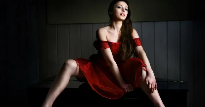 Mujeres vestidas de rojo son sexualmente más atractivas