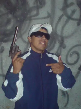 Hay una fiesta enfrente de mi casa y te lo cuento
