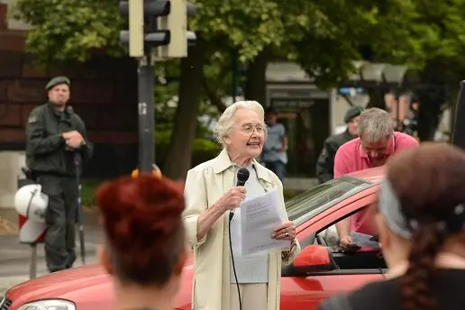Mujer de 86 años es encarcelada por negar el “Holocausto”