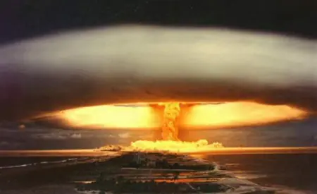 ¿Cómo funciona una bomba atómica?