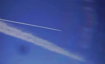 Ovnis que se camuflan con la forma de aviones?