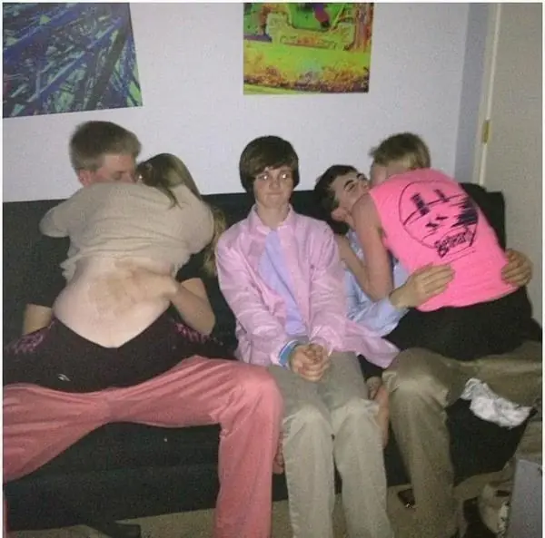 SIN AMIGOS