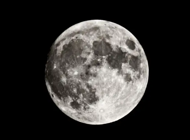 ¿Cómo es la luna por dentro?