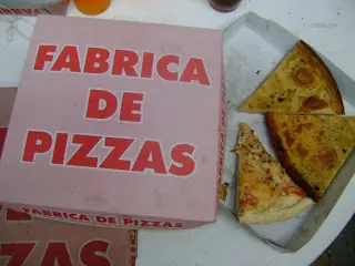 comi pizzas a 20 pesos y vivi para contarlo