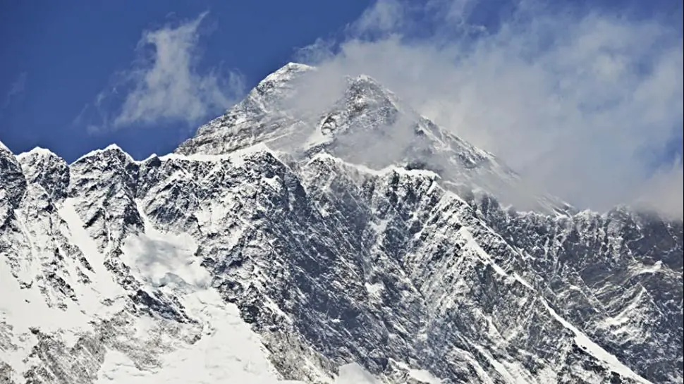 El Everest se corrió 3 centímetros por el sismo en Nepal