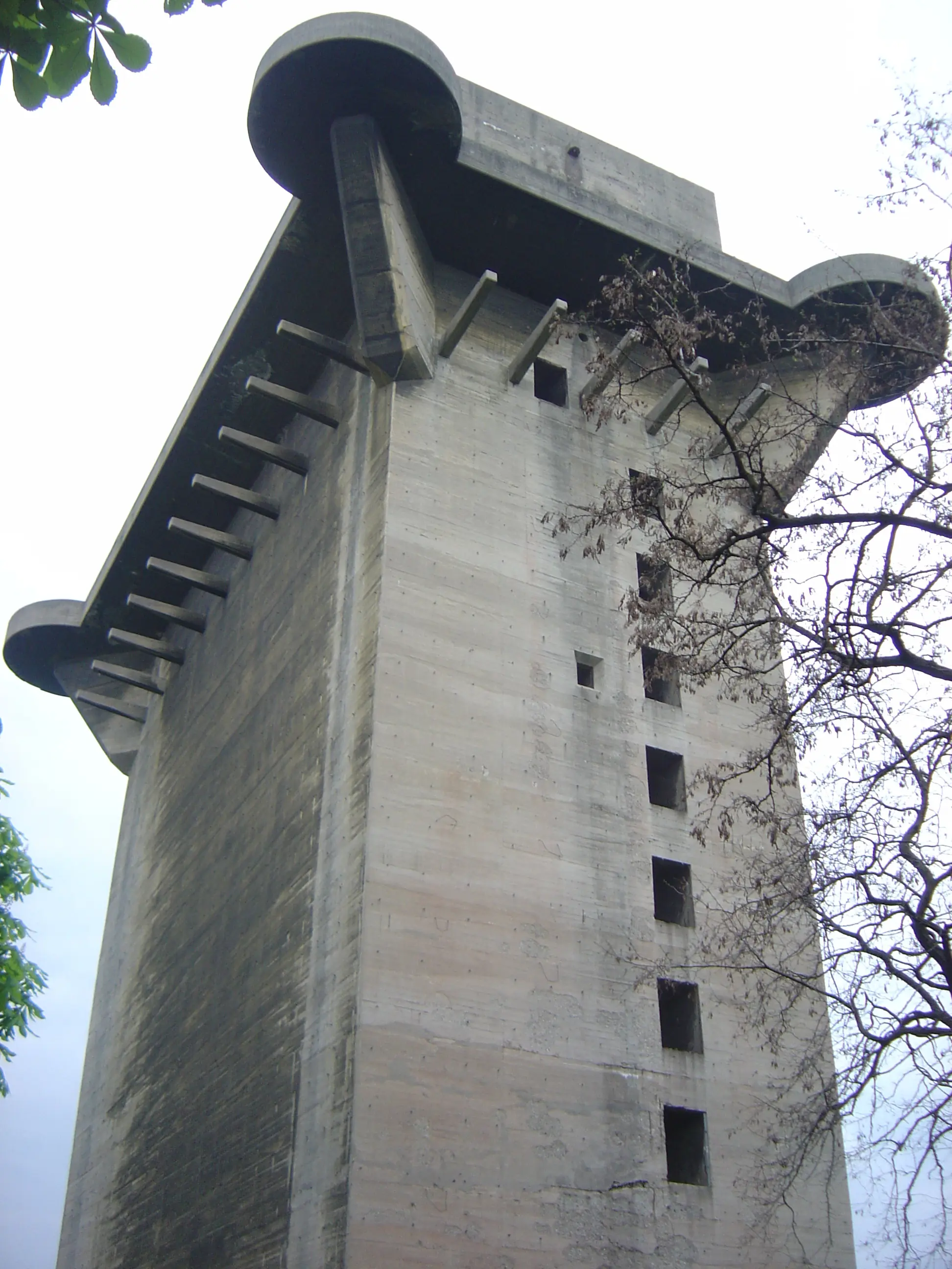 bases abandonadas