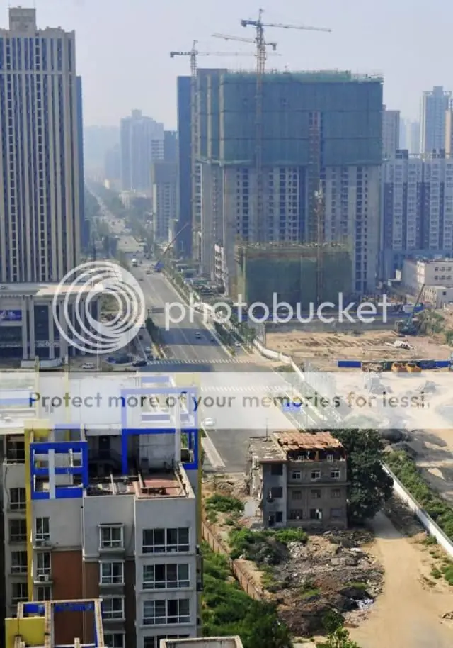 Gente que se niega a entregar su propiedad al Gobierno