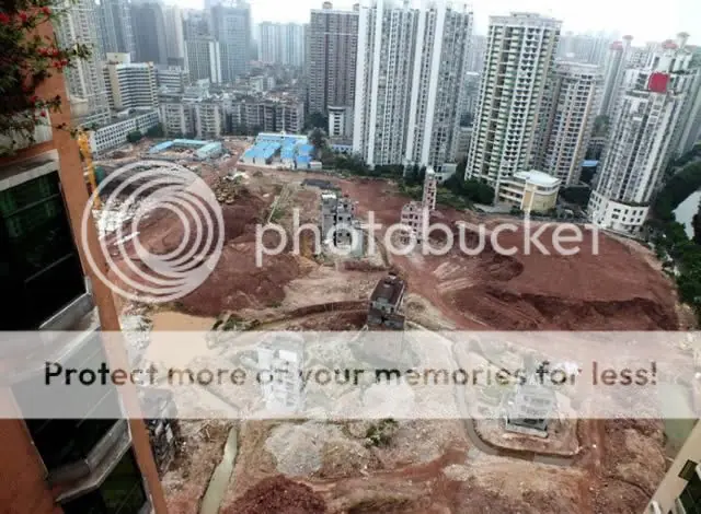 Gente que se niega a entregar su propiedad al Gobierno