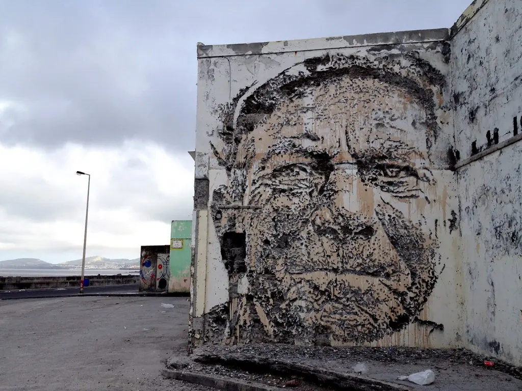 Vhils