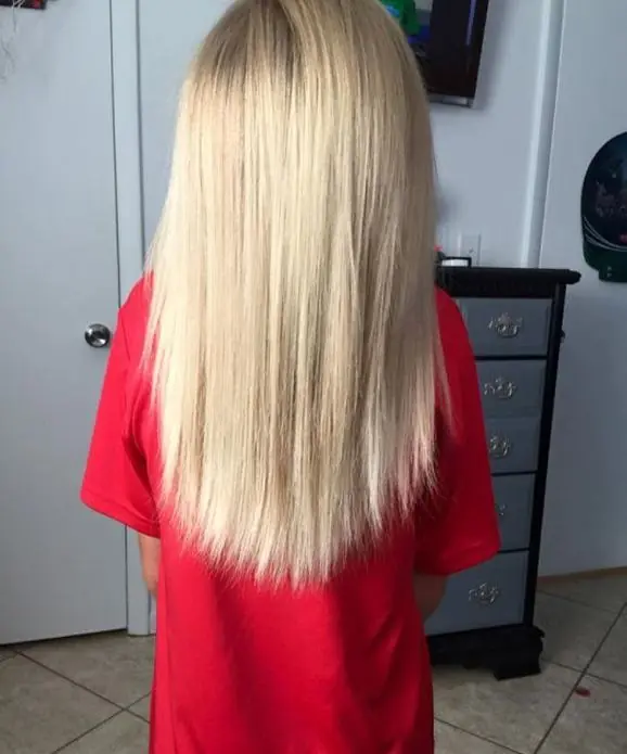 nino se deja el pelo largo