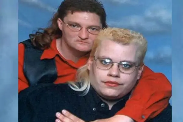 15 fotos extrañas de parejas enamoradas