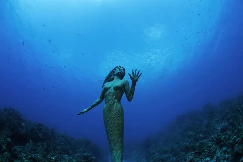 8 misteriosas estatuas perdidas en el fondo del mar