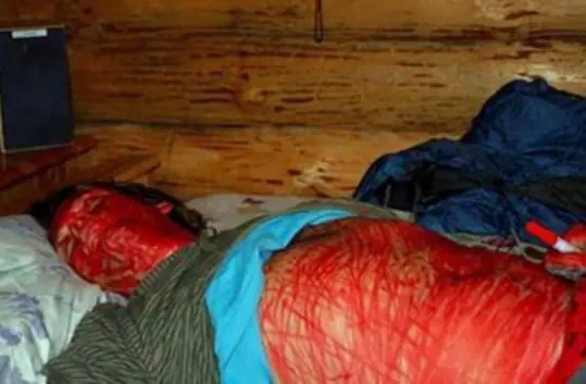 Gente que se desmayó por el alcohol y despertó pintada