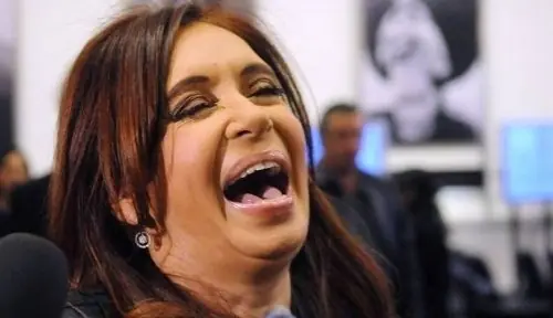 Raro: hoy cadena nacional y popular.